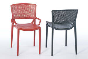 Von vorne und hinten ist das Lochmuster gut zu erkennen